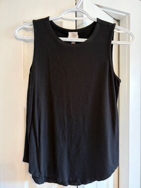 Cupio Black Ribbed Crewneck Tank